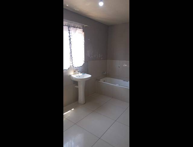 3 BEDROOM HOUSE FOR SALE IN ZONKIZIZWE
